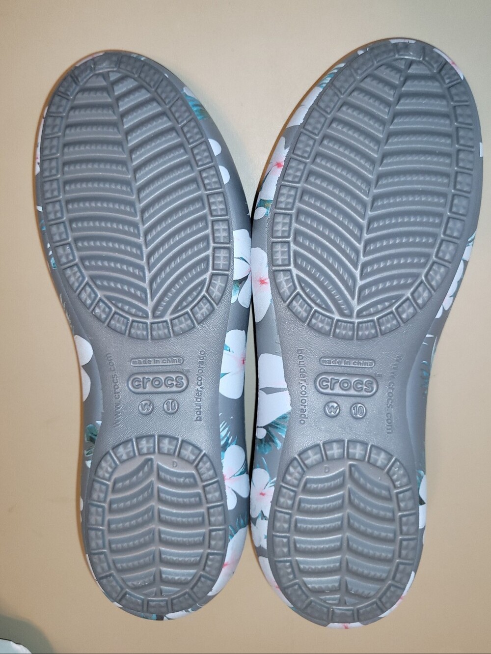 NWOT - CROCS Floral Ballet Flats in Gray, White and Pink SIZE 10. - Picture 8 of 9
